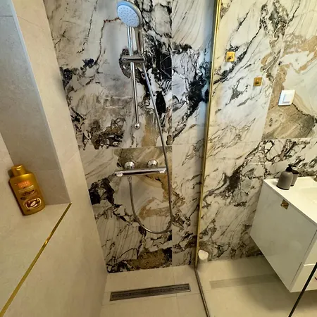 Cellinis Apartment *