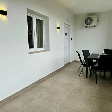 Cellinis Apartman *